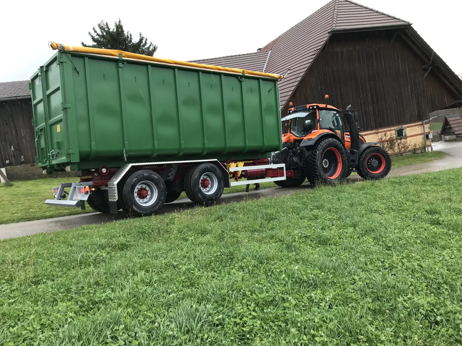 Monza_Roethlisberger_Abrollcontainer_Rollplane_Traktor (7)